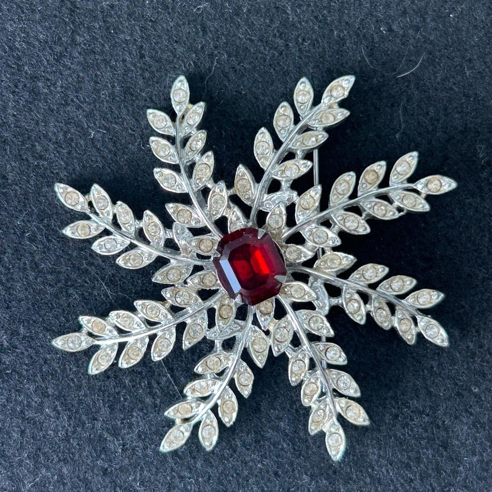 Vintage Sarah Coventry Holiday Pin
